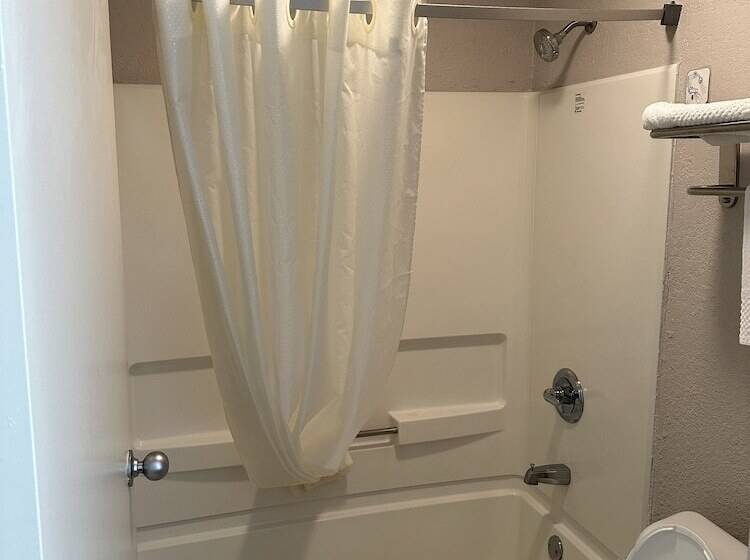 فندق Quality Inn