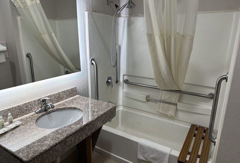 فندق Quality Inn