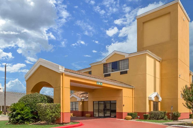 בית מלון כפרי Quality Inn Baytown  Houston East