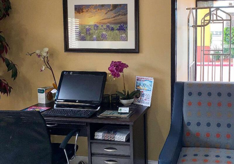 בית מלון כפרי Quality Inn Baytown  Houston East