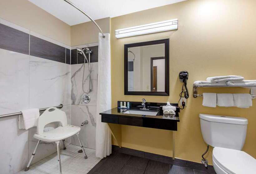 فندق Quality Inn