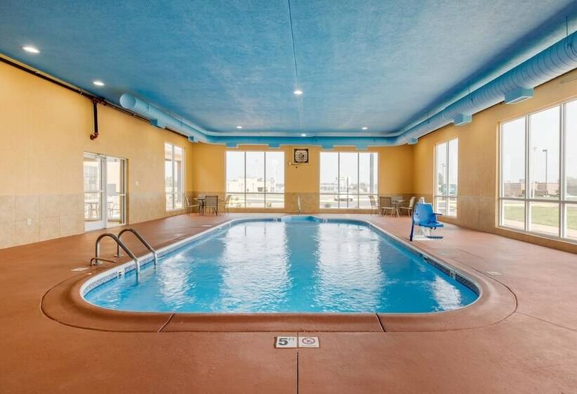 בית מלון כפרי Quality Inn