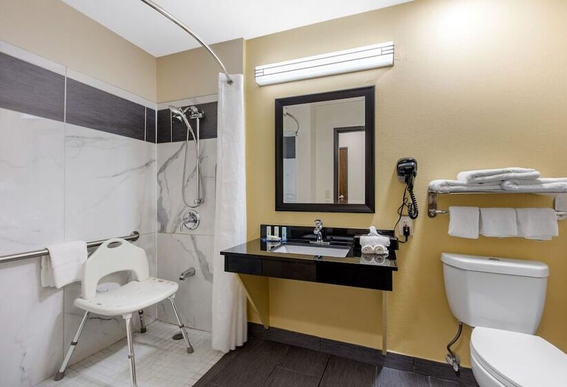 فندق Quality Inn