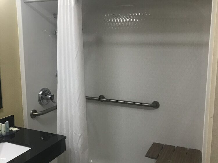 فندق Quality Inn