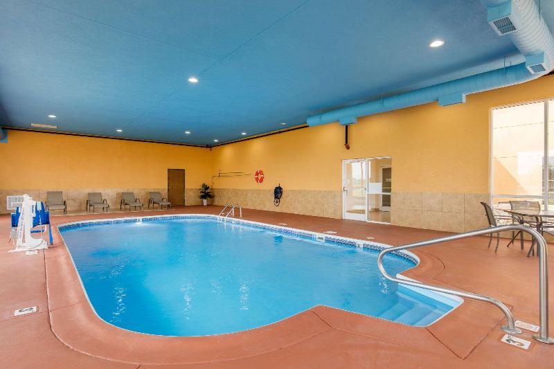 בית מלון כפרי Quality Inn