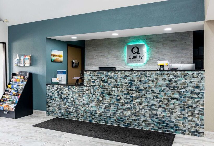 בית מלון כפרי Quality Inn