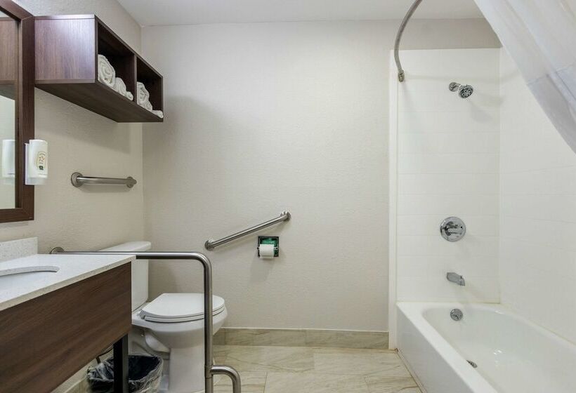 فندق Quality Inn