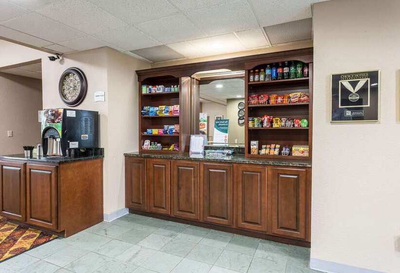 فندق Quality Inn & Conference Center