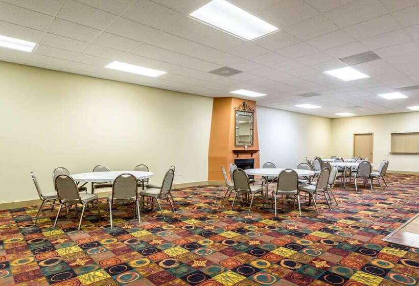 فندق Quality Inn & Conference Center