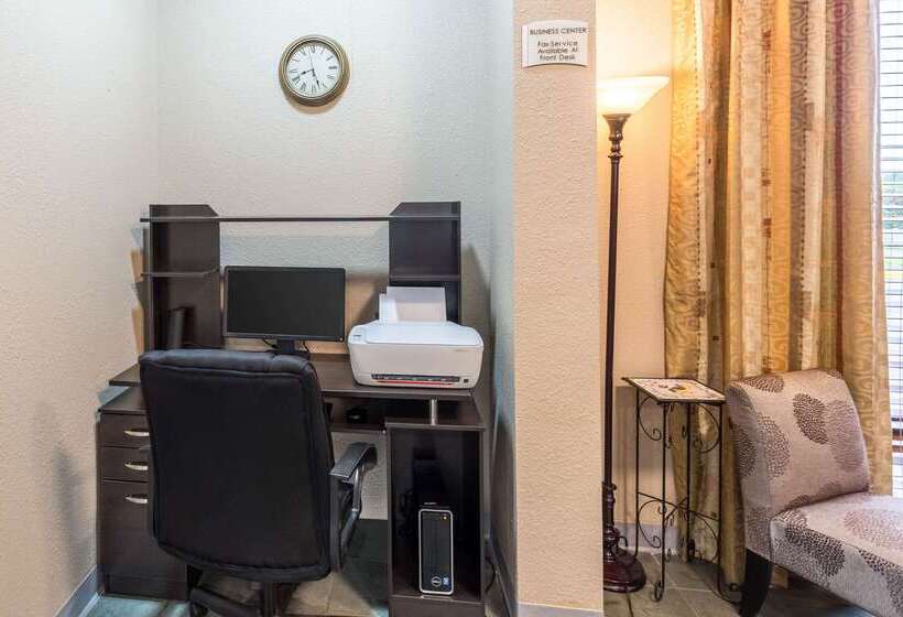 فندق Quality Inn & Conference Center