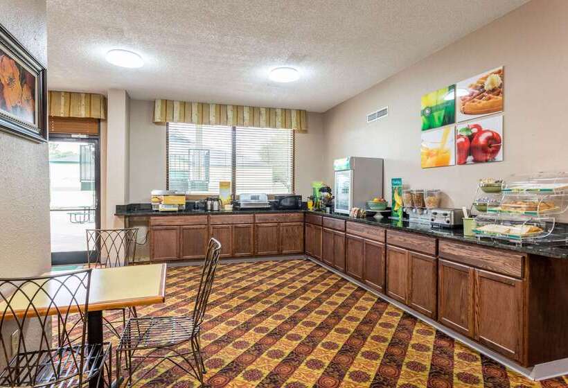 فندق Quality Inn & Conference Center