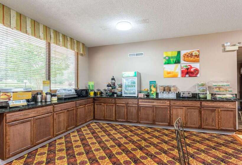 فندق Quality Inn & Conference Center