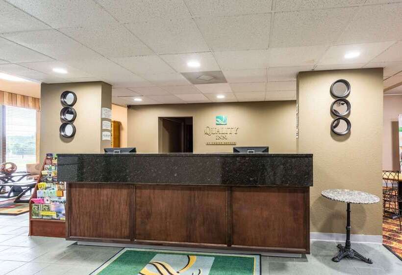 فندق Quality Inn & Conference Center