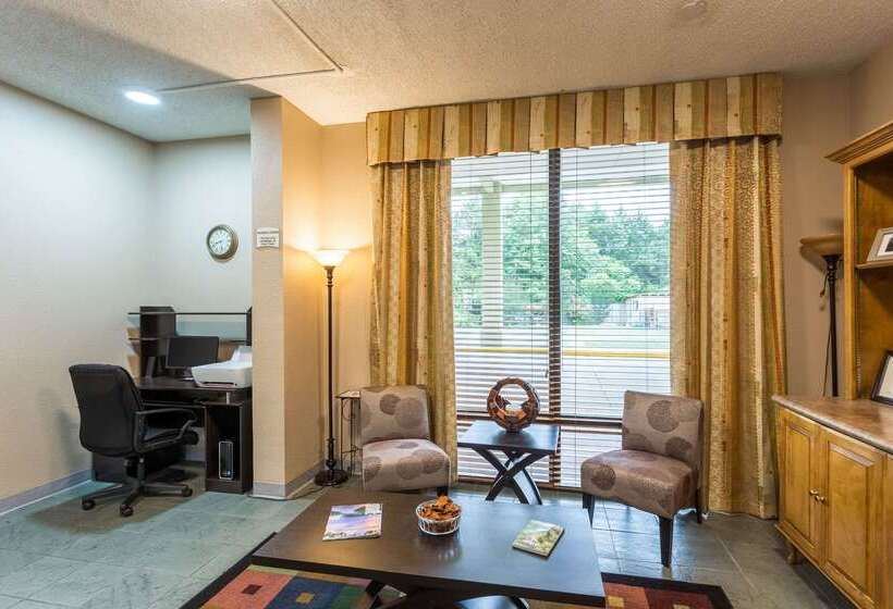 فندق Quality Inn & Conference Center