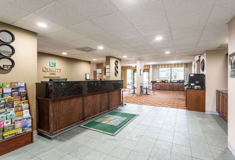 فندق Quality Inn & Conference Center