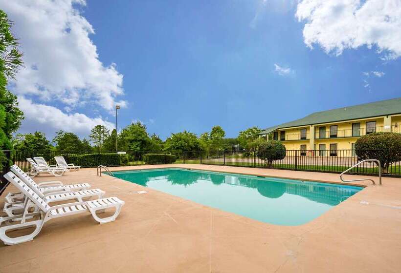 فندق Quality Inn & Conference Center