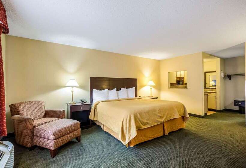 فندق Quality Inn & Conference Center