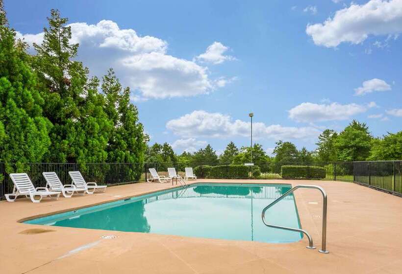 فندق Quality Inn & Conference Center