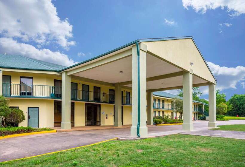 فندق Quality Inn & Conference Center