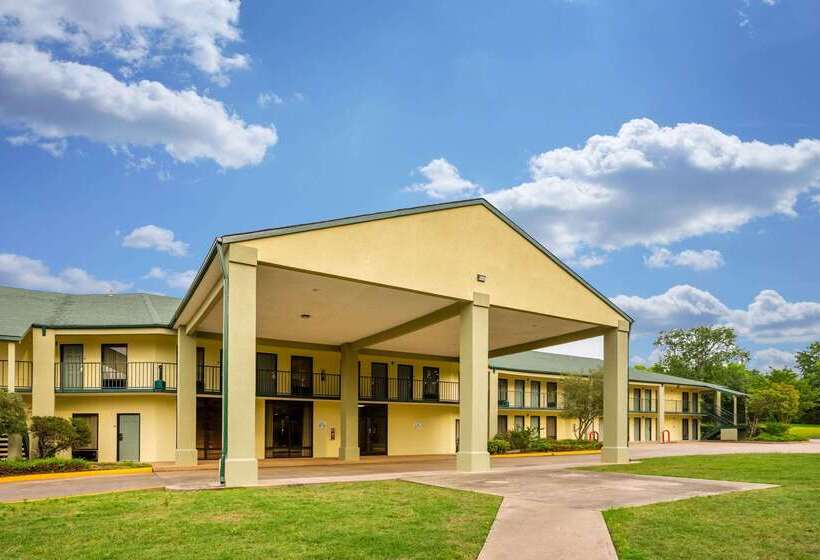 فندق Quality Inn & Conference Center