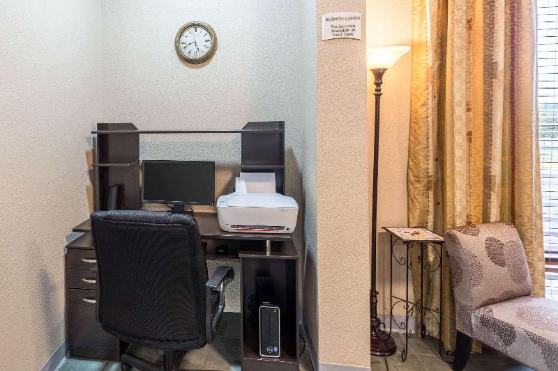 فندق Quality Inn & Conference Center