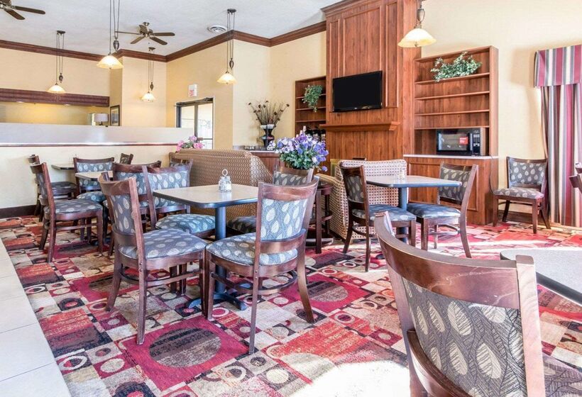 فندق Quality Inn