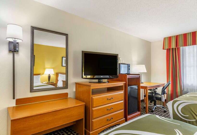 فندق Quality Inn Fayetteville Near Historic Downtown Square