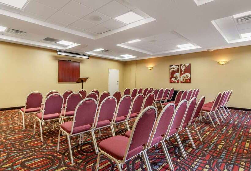 فندق Quality Inn Fayetteville Near Historic Downtown Square