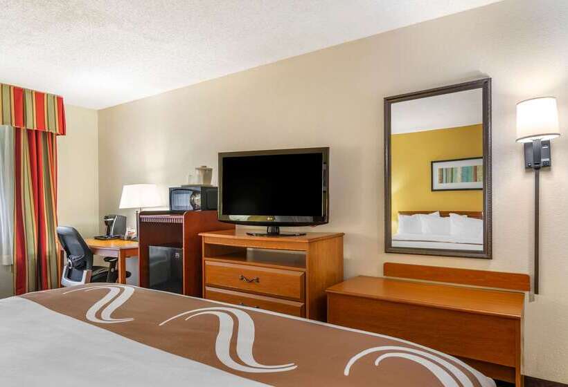 فندق Quality Inn Fayetteville Near Historic Downtown Square