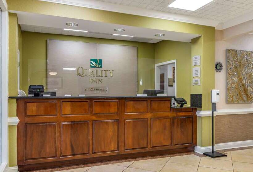 فندق Quality Inn Fayetteville Near Historic Downtown Square