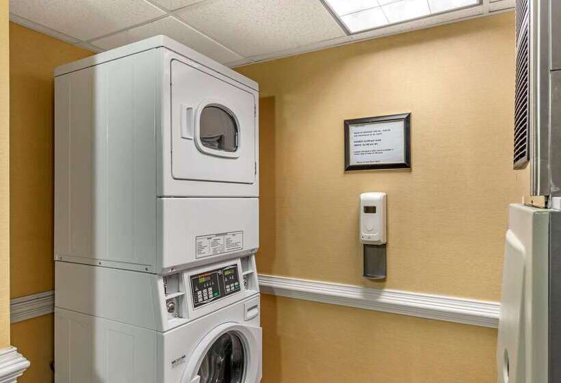 فندق Quality Inn Fayetteville Near Historic Downtown Square