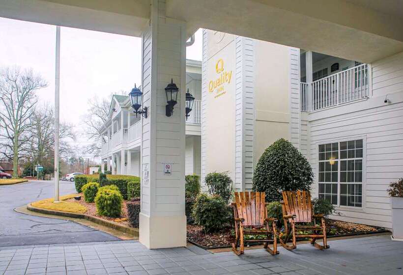 فندق Quality Inn Fayetteville Near Historic Downtown Square