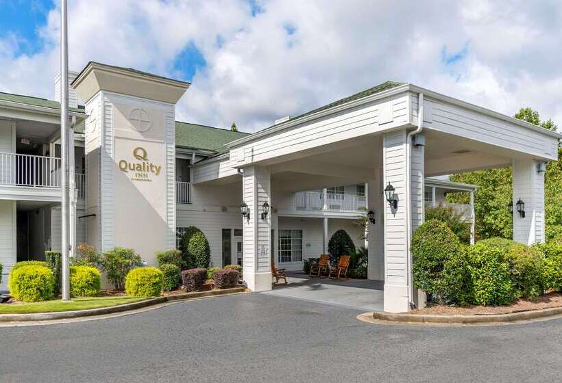 فندق Quality Inn Fayetteville Near Historic Downtown Square