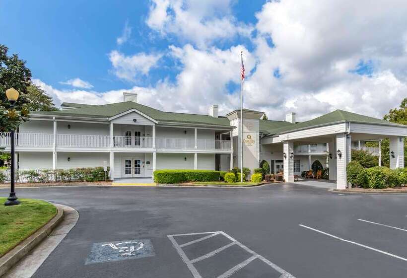 فندق Quality Inn Fayetteville Near Historic Downtown Square