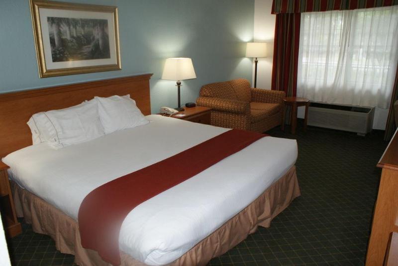 فندق Quality Inn Fayetteville Near Historic Downtown Square