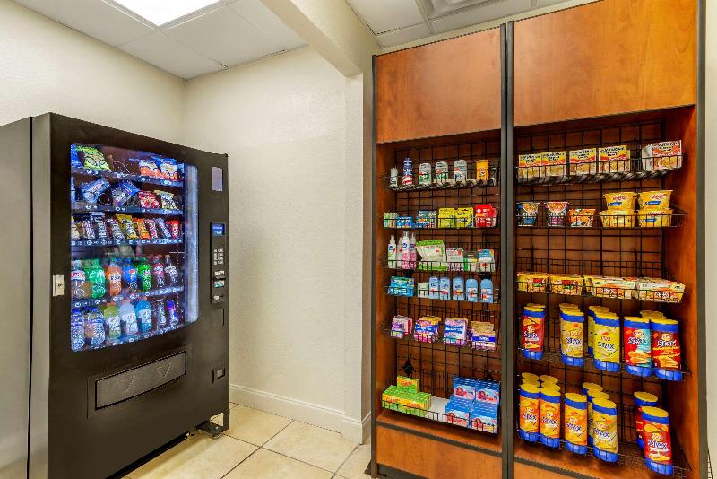 فندق Quality Inn Fayetteville Near Historic Downtown Square