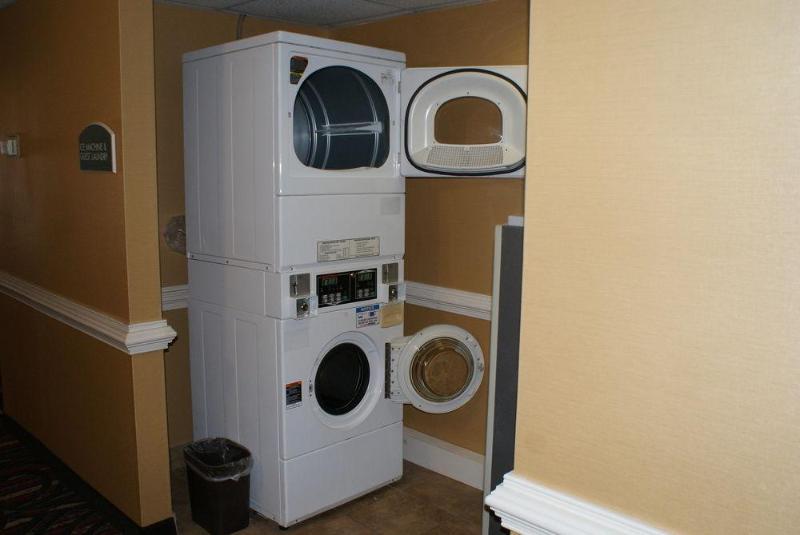 فندق Quality Inn Fayetteville Near Historic Downtown Square