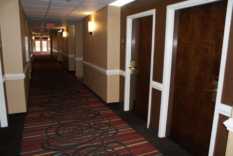 فندق Quality Inn Fayetteville Near Historic Downtown Square