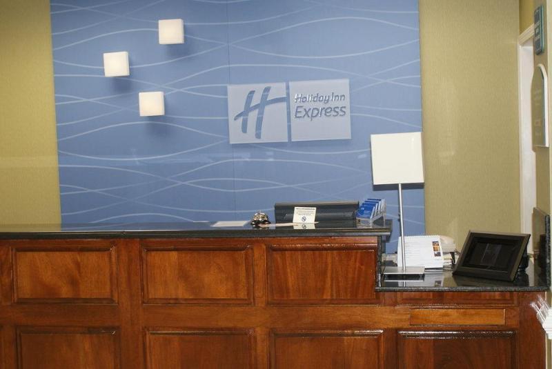 فندق Quality Inn Fayetteville Near Historic Downtown Square