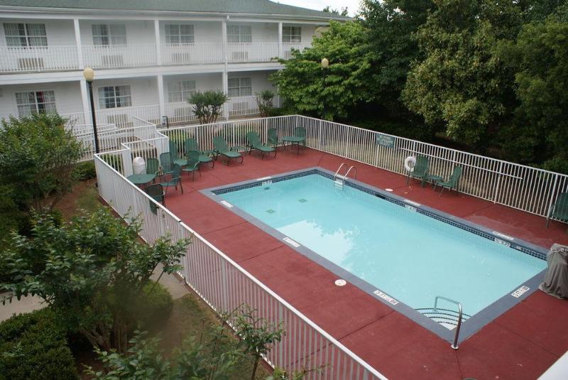 فندق Quality Inn Fayetteville Near Historic Downtown Square