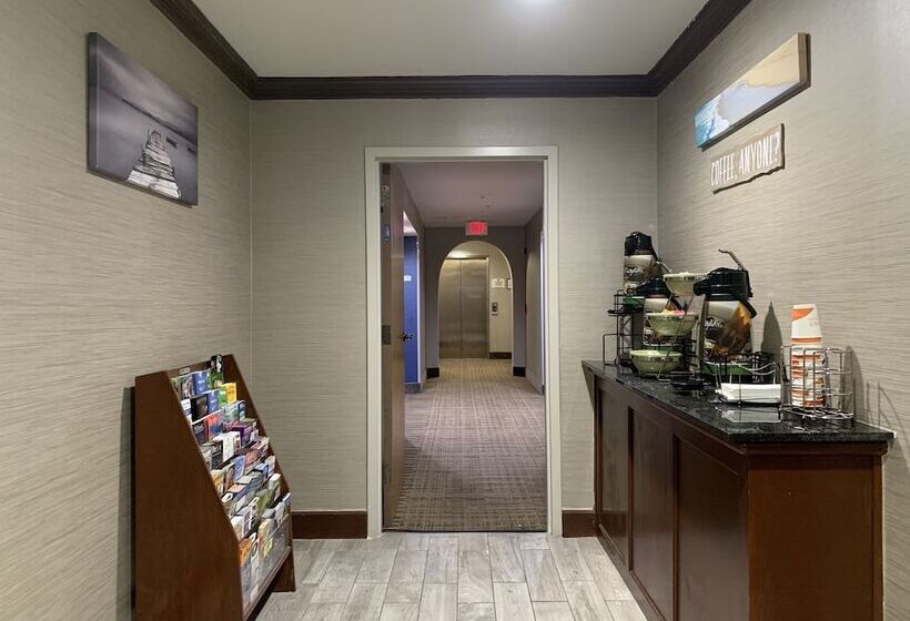 فندق Quality Inn