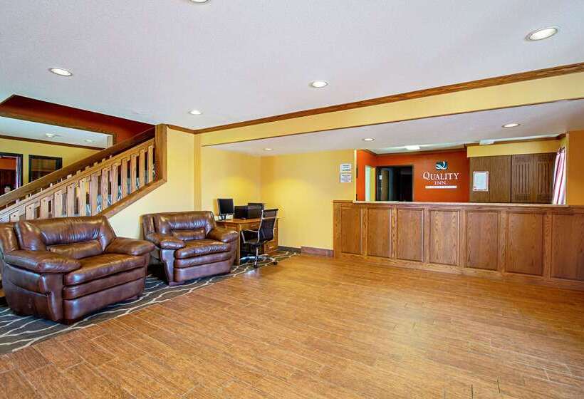 Отель Quality Inn Huron