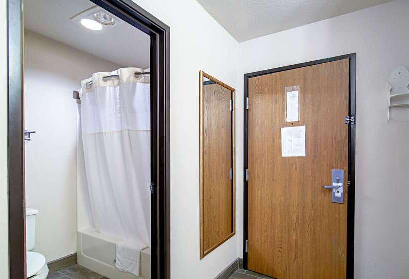 Отель Quality Inn Huron