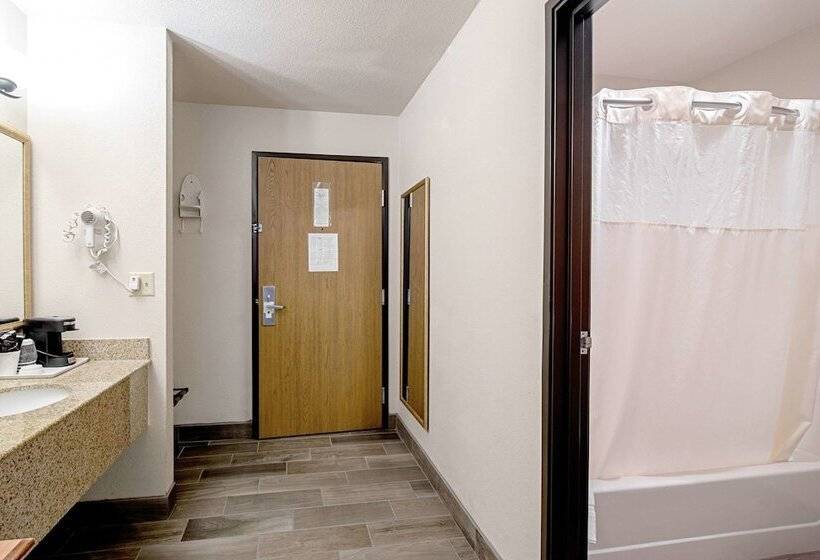 Отель Quality Inn Huron