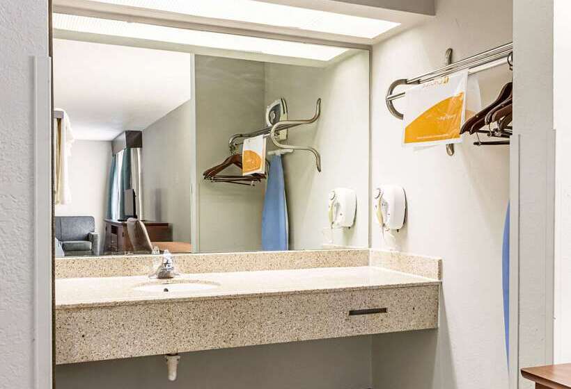 בית מלון כפרי Quality Inn