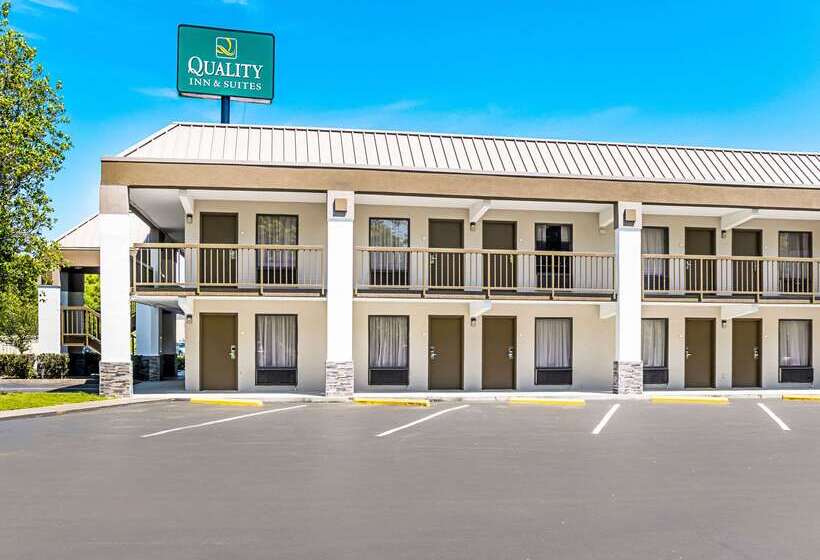 בית מלון כפרי Quality Inn