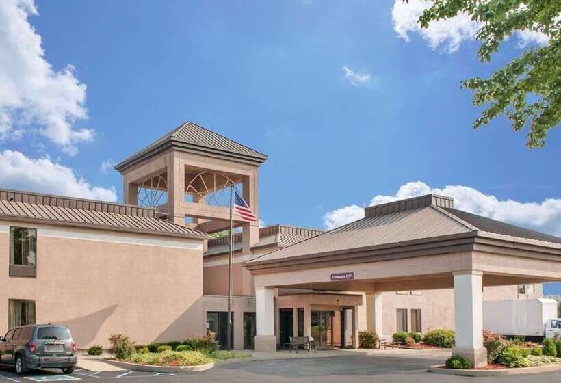 فندق Quality Inn & Suites Near Amish Country