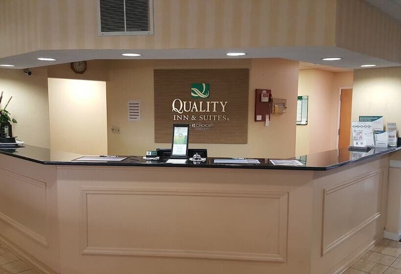 فندق Quality Inn & Suites Near Amish Country