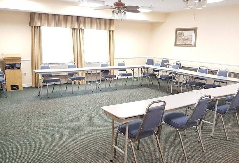 فندق Quality Inn & Suites Near Amish Country