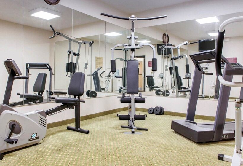 فندق Quality Inn & Suites Near Amish Country